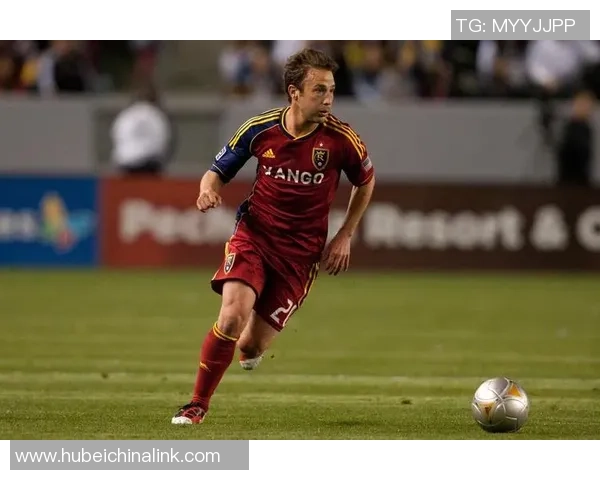 足球明星内德的精彩瞬间与职业生涯回顾图片集锦